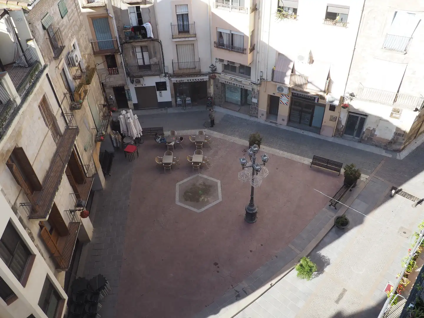 Außenansicht von Wohnung zum Verkauf in Flix mit Terrasse, Abstellraum und Möbliert