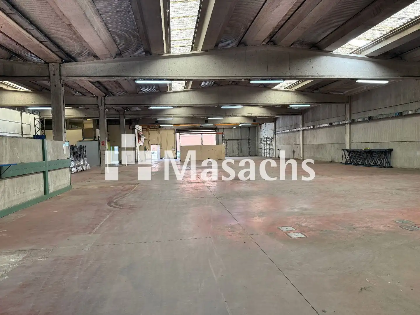 Industrial building to rent in Centre