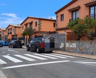 Vista exterior de Casa adosada en venda en Puerto del Rosario amb Terrassa i Traster