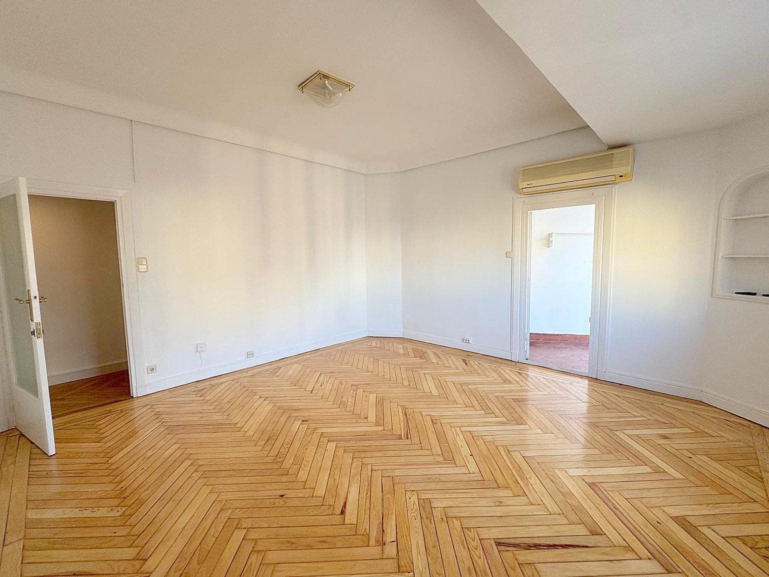 Bedroom of Flat to rent in  Madrid Capital  with Air Conditioner, Heating and Terrace