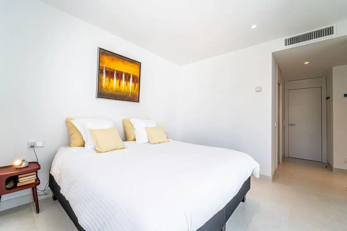 Habitación de Apartamento en venta en Fuengirola con Aire acondicionado, Trastero y Piscina comunitaria