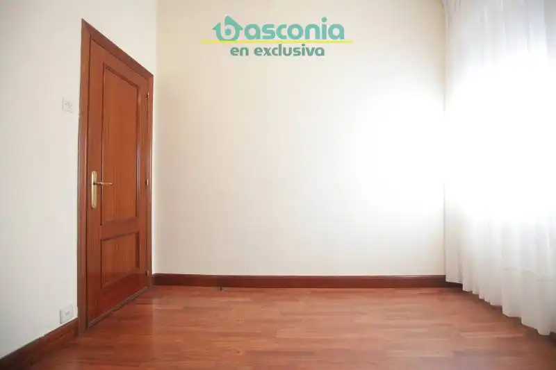 Bedroom of Flat for sale in Centro - Ariz - Uribarri