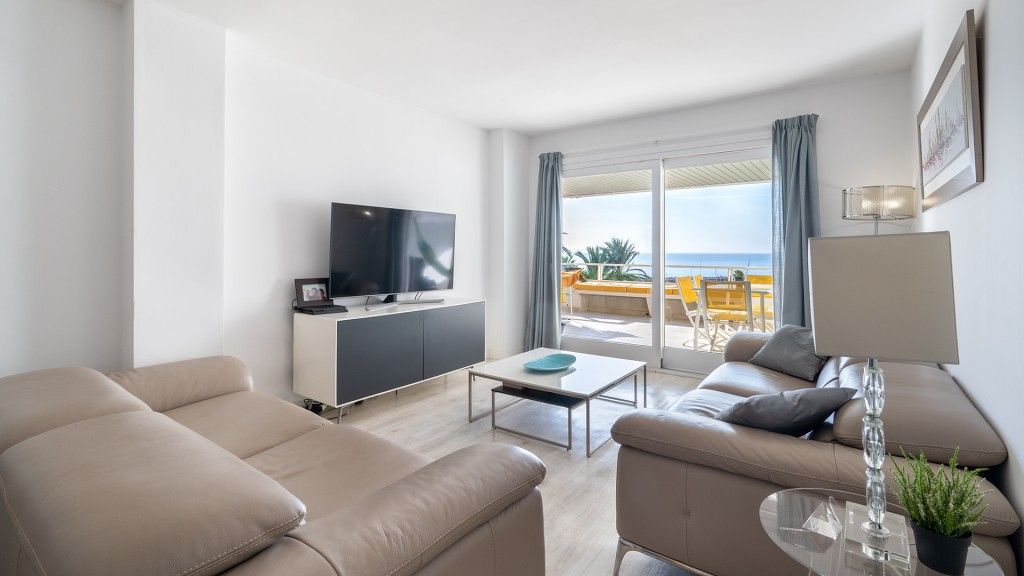 Living room of Apartments for sale in Calvià  with Air Conditioner, Terrace and Community pool