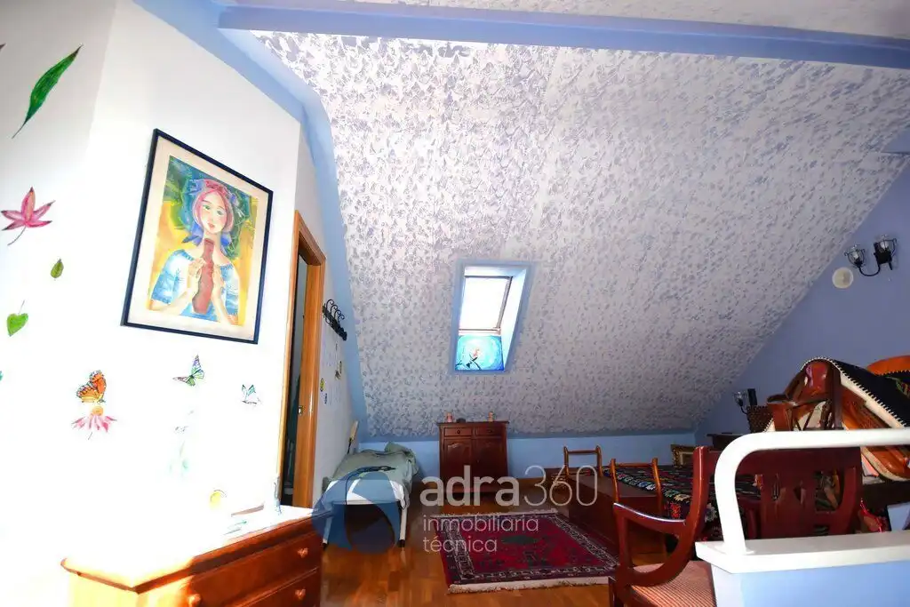 Casa adosada en venta en Lardero con Calefacción, Terraza y Trastero