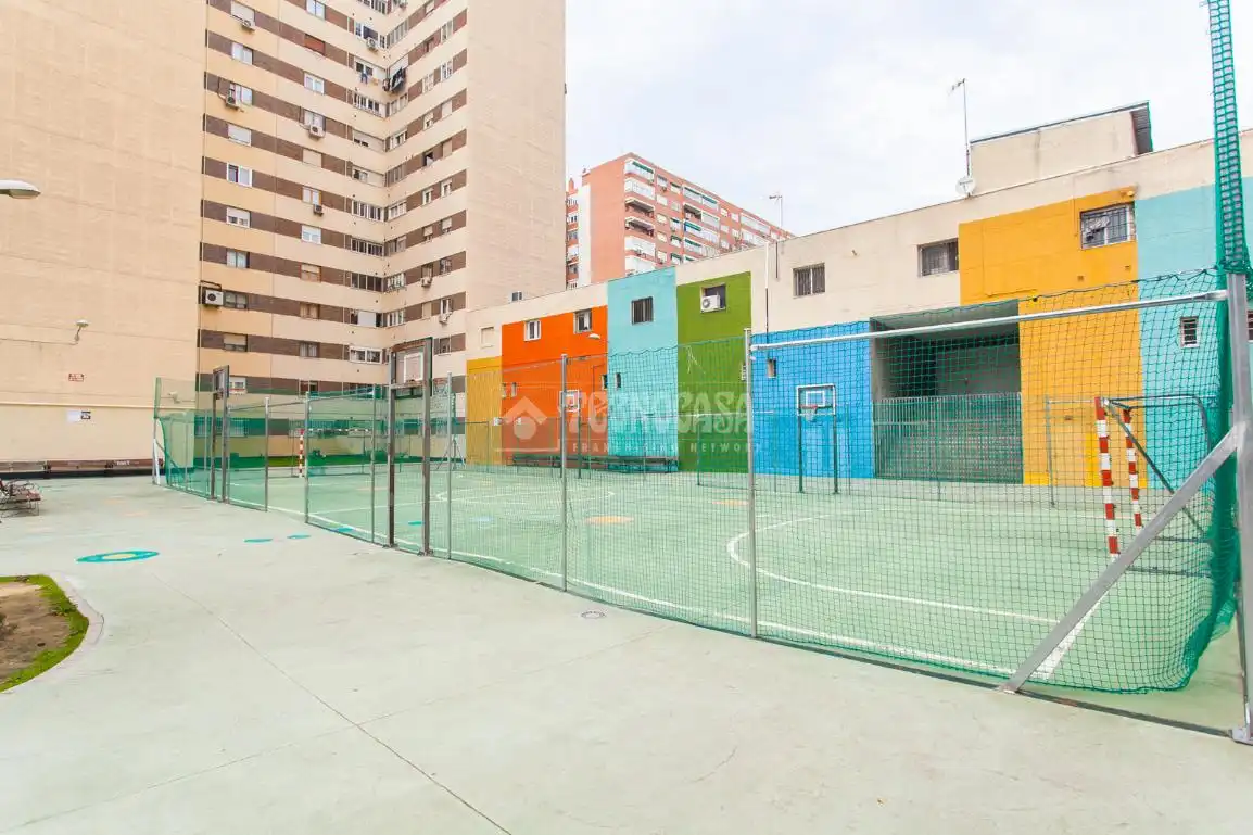 Parking de Piso en venta en Madrid con Calefacción, Piscina y Piscina comunitaria