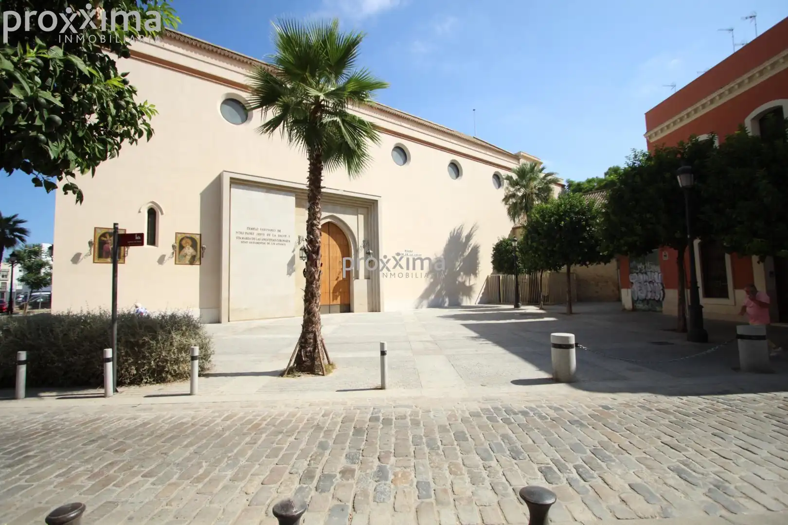Vista exterior de Local en venda en Sevilla