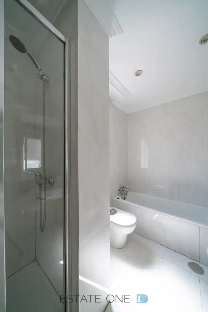 Baño de Ático de alquiler en Madrid con Aire acondicionado, Calefacción y Terraza