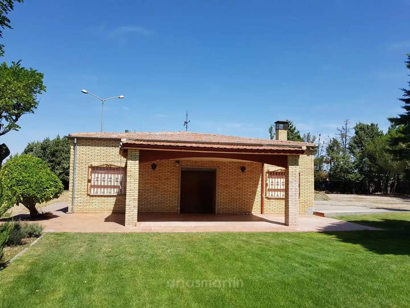 Vista exterior de Casa o xalet en venda en Salamanca amb Jardí privat, Terrassa i Piscina