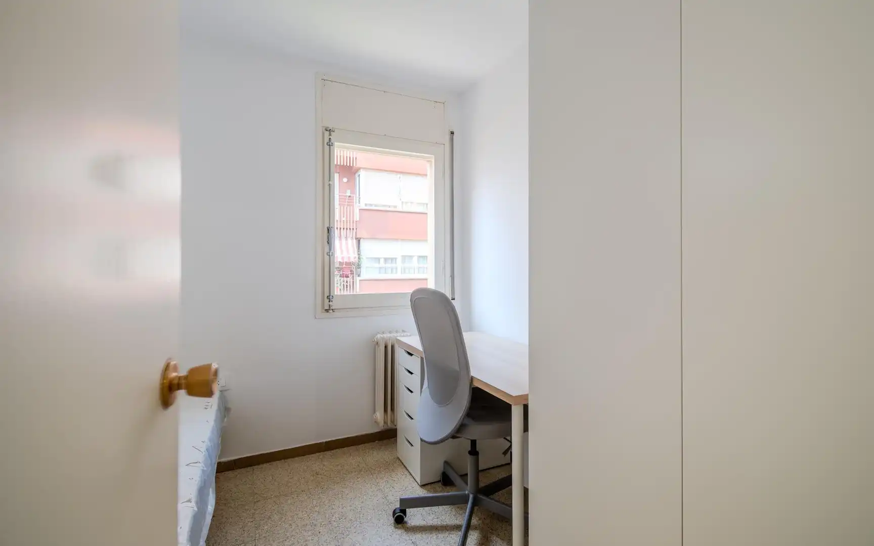 Bedroom of Flat for rent in Girona