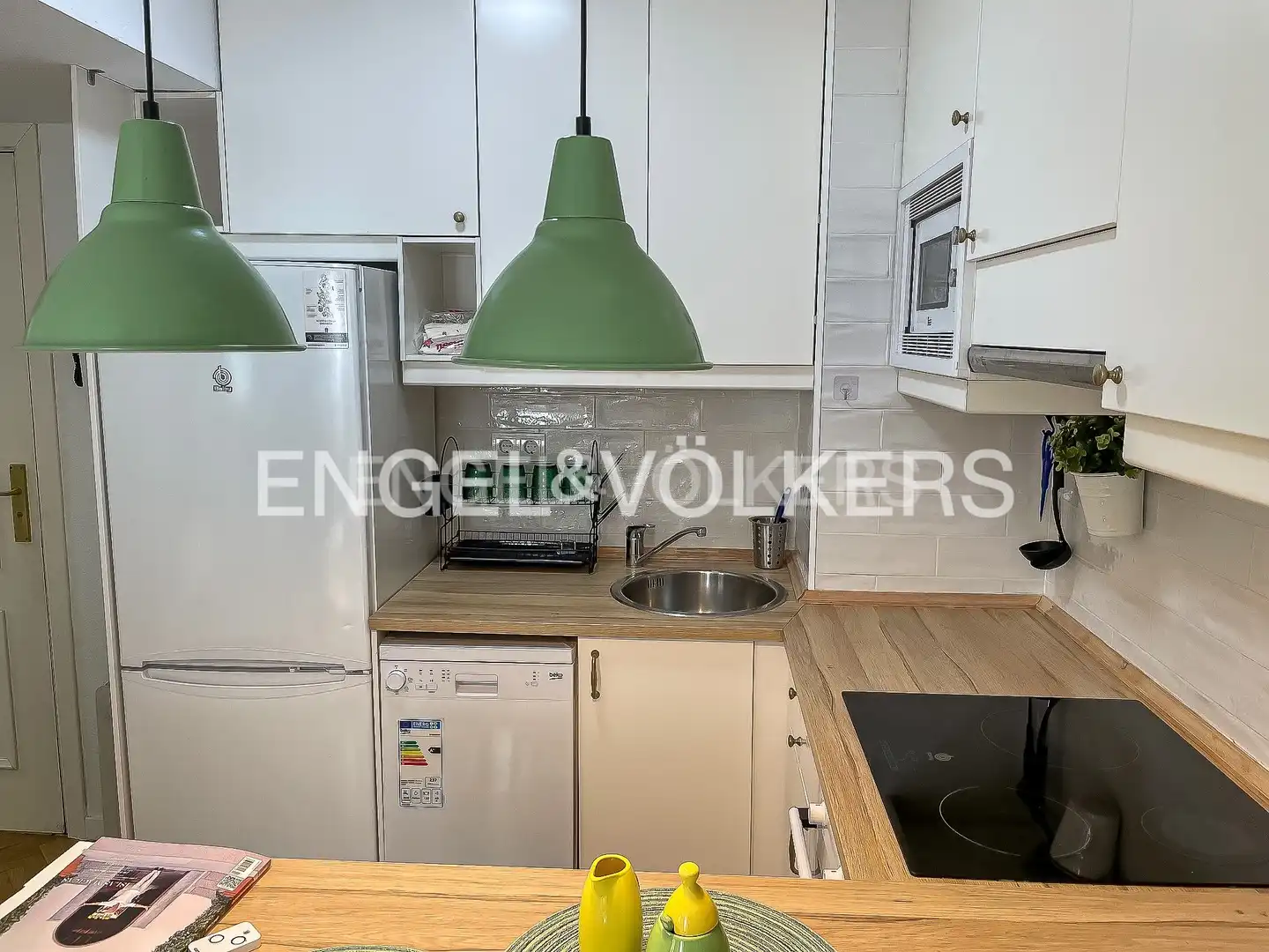Kitchen of Flat for rent in Madrid  with Air Conditioner, Heating and Private garden