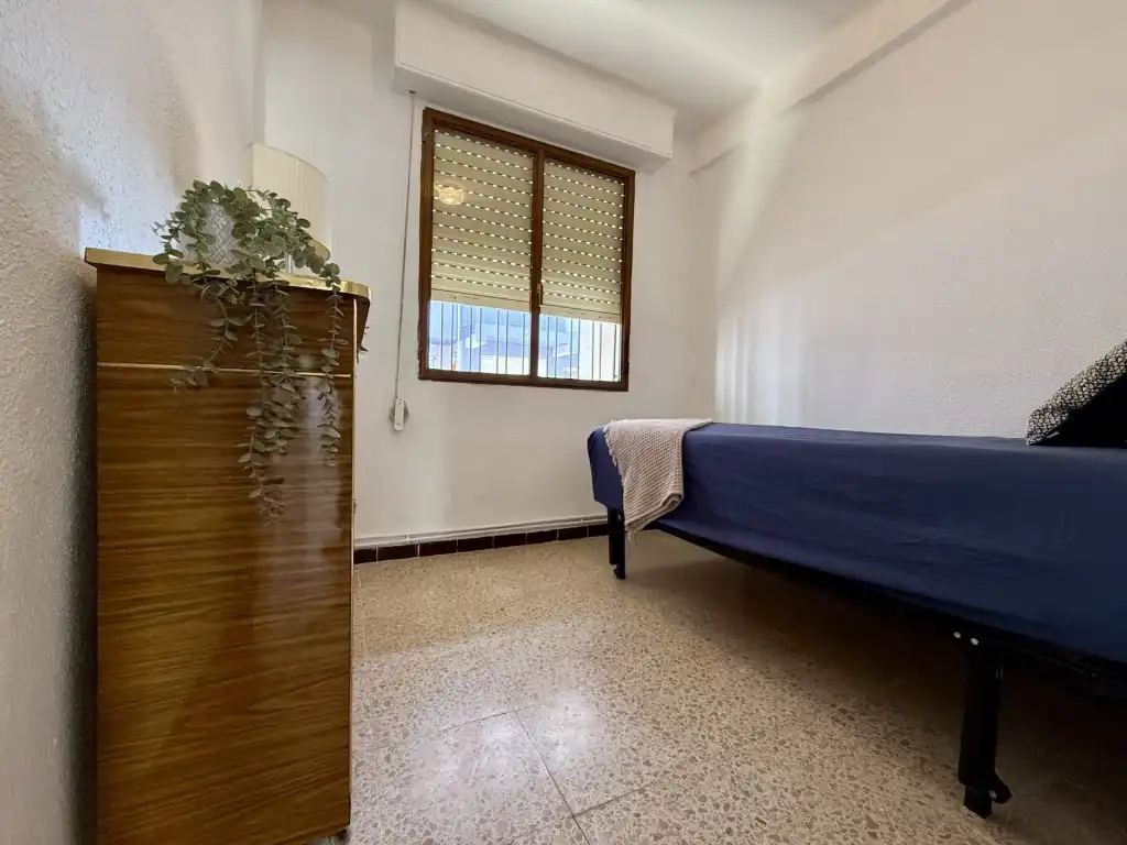 Schlafzimmer von Wohnung zum Verkauf in Benicasim / Benicàssim mit Waschmaschine und Balkon