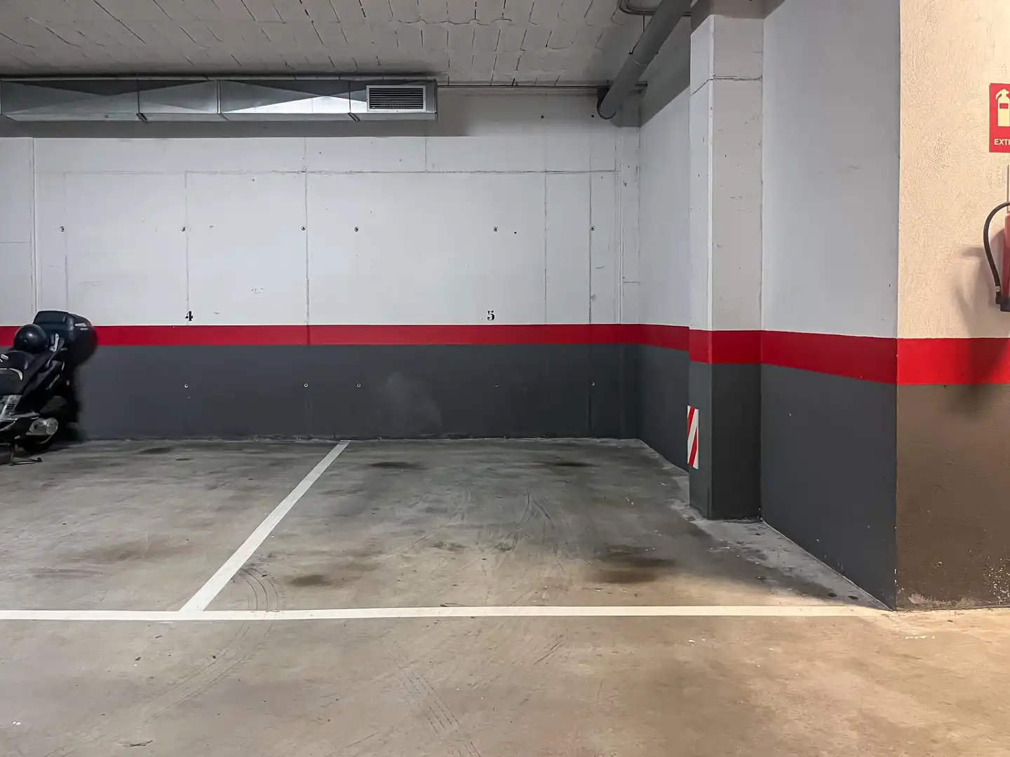 Aparcament de Àtic en venda en A Coruña Capital  amb Calefacció, Parquet i Terrassa