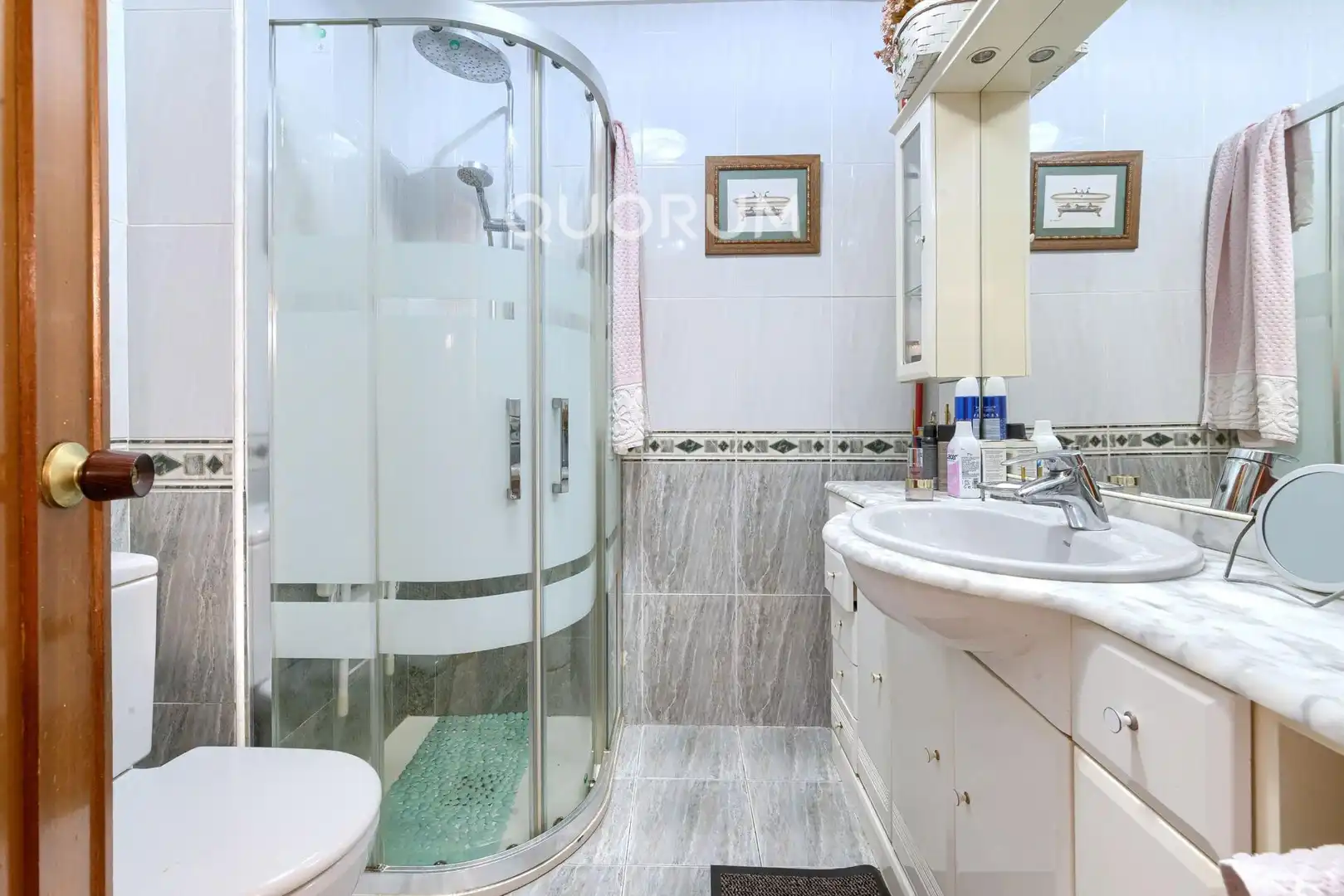 Baño de Piso en venta en Basauri  con Calefacción, Terraza y Amueblado