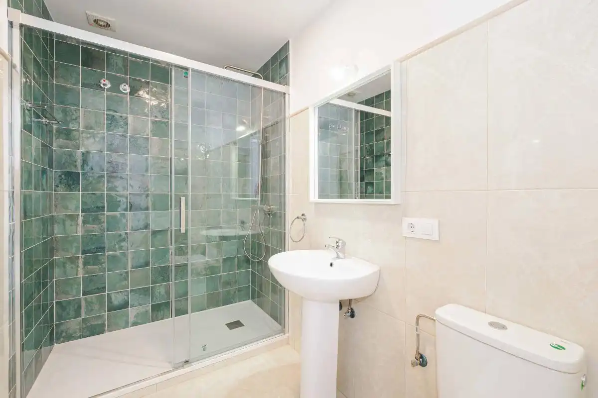 Bathroom of Flat for rent in Sevilla  with Air Conditioner, Heating and Terrace