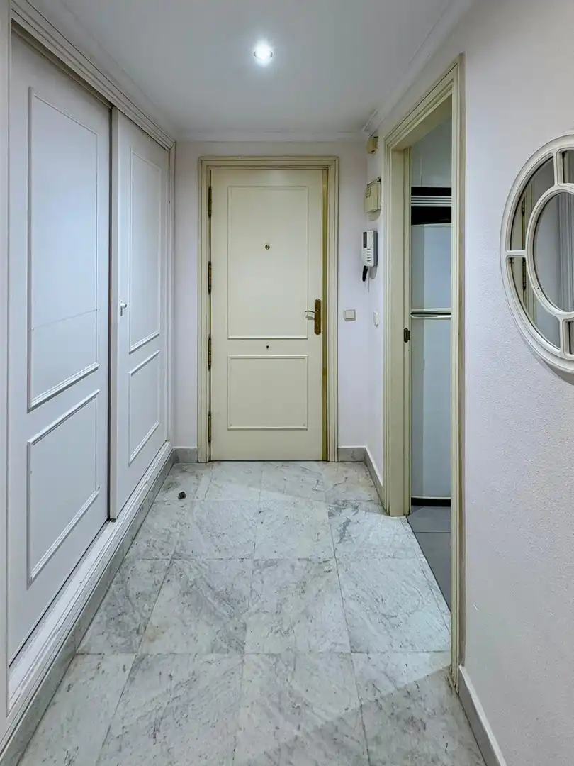 Wohnung zum Verkauf in Marbella mit Terrasse, Balkon und Gemeinschaftspool
