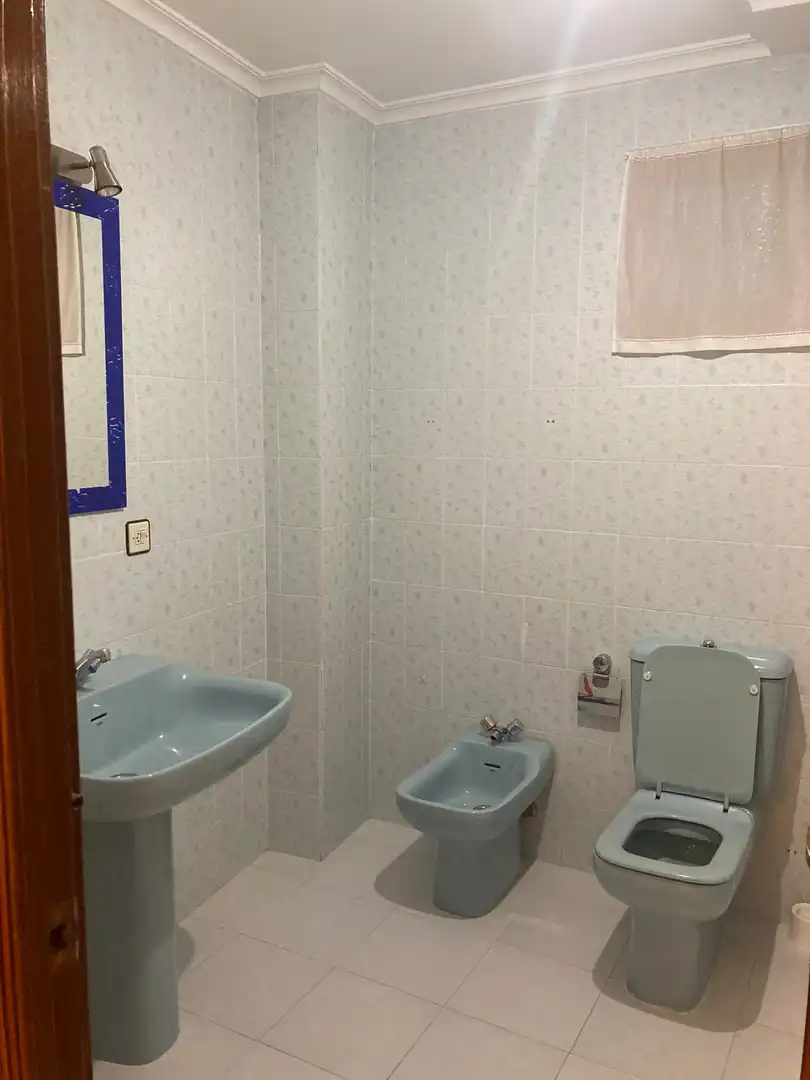 Baño de Piso en venta en Olmedo con Calefacción, Terraza y Amueblado
