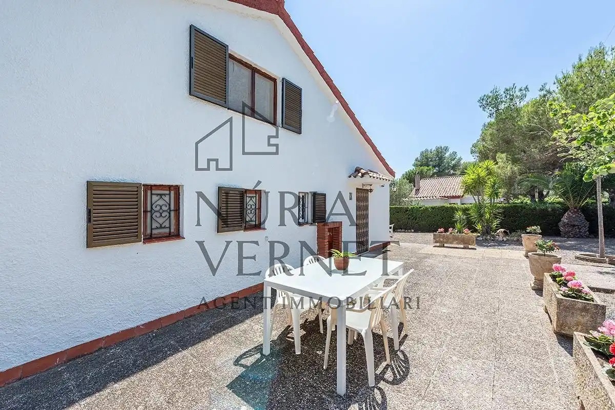 Vista exterior de Finca rústica en venda en Les Borges del Camp amb Piscina comunitària