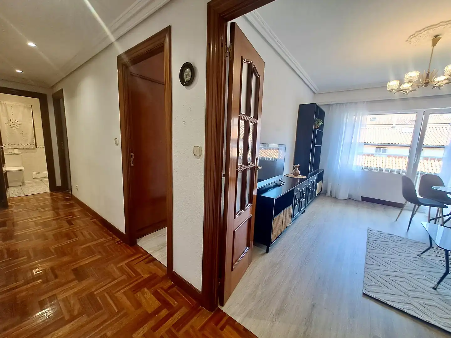 Sala d'estar de Pis de lloguer en Donostia - San Sebastián  amb Calefacció, Parquet i Balcó