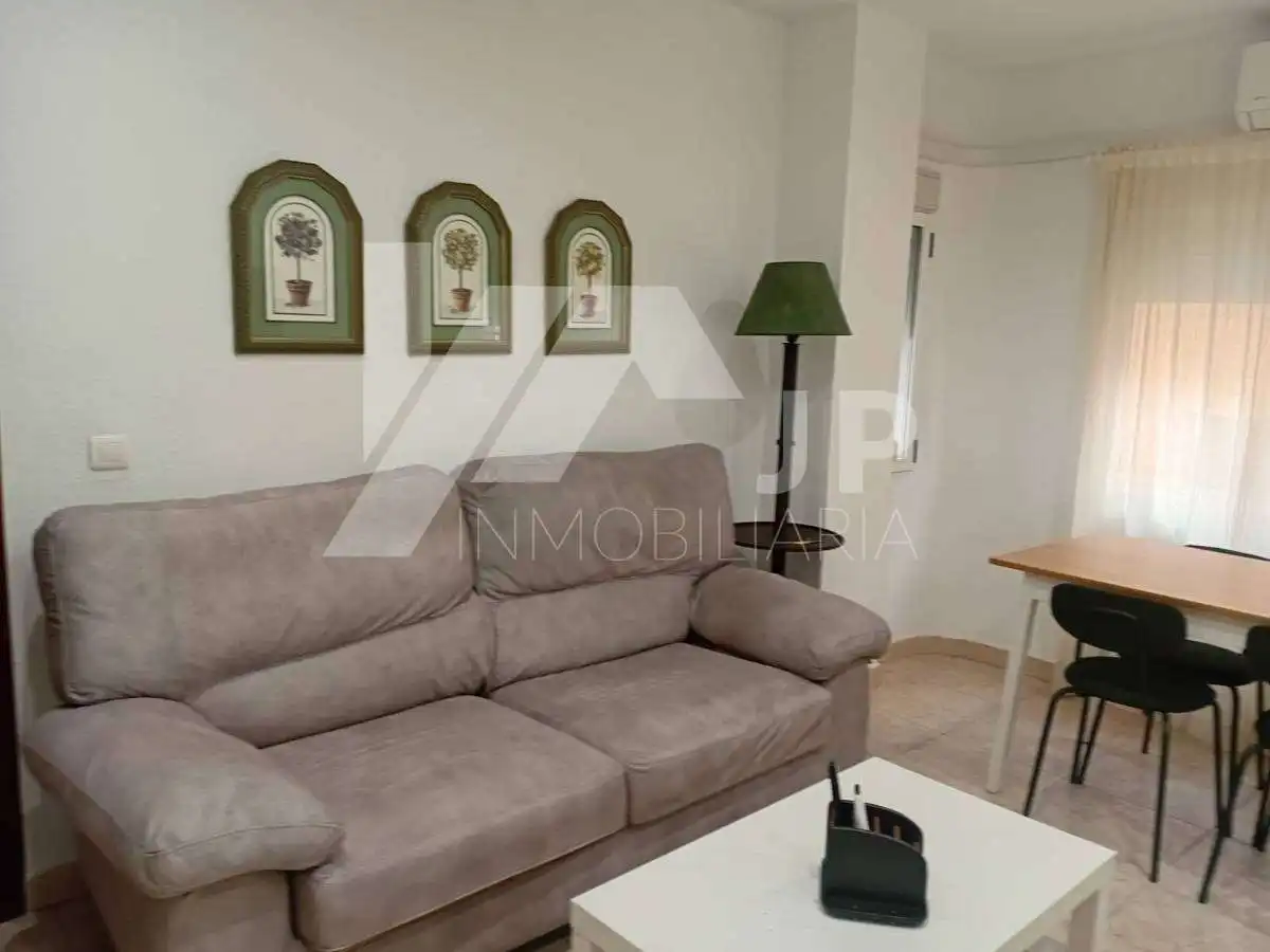 Wohnung zur Miete in Calle Buensuceso, Centro - Sagrario