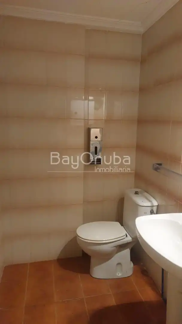 Local comercial en venta en Centro, imagen 2