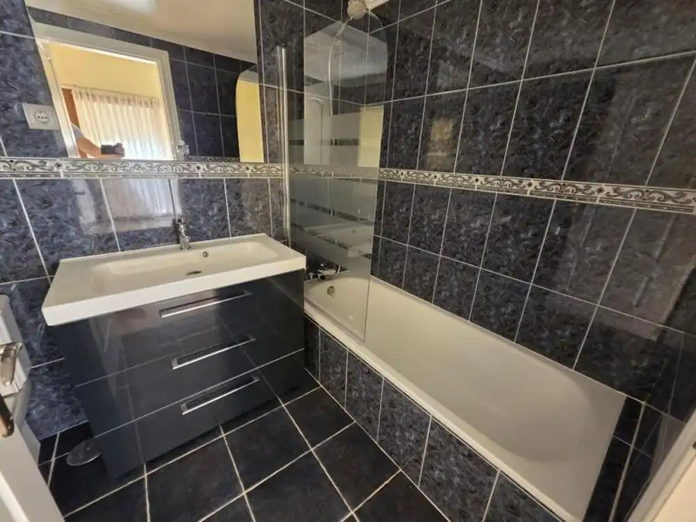 Bany de Casa o xalet en venda en Marbella amb Aire condicionat, Jardí privat i Terrassa