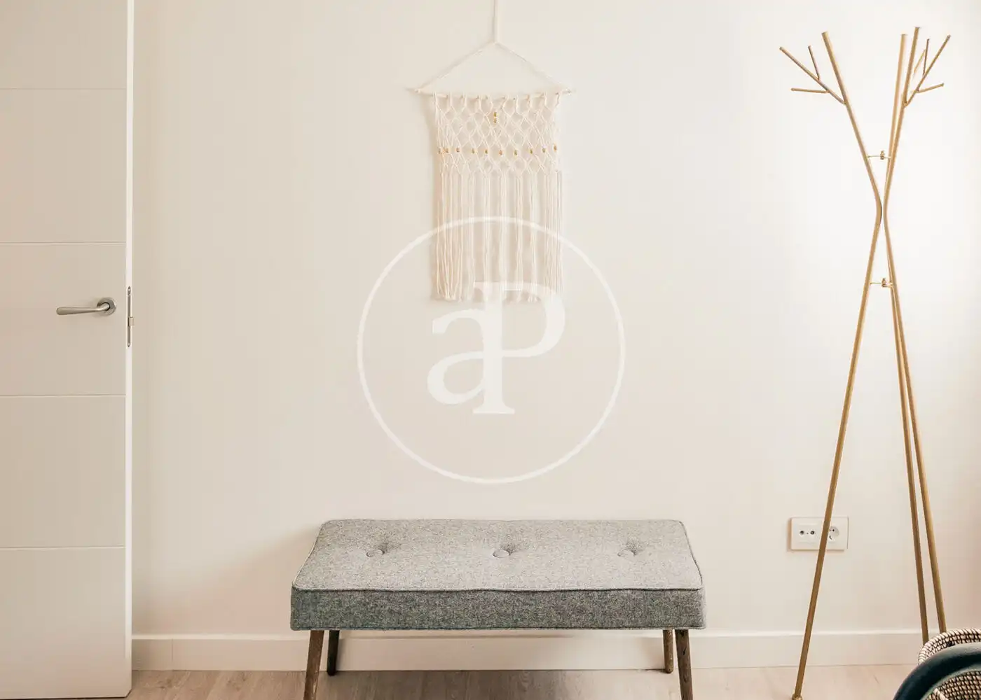 Attic for rent in C. de los Caños del Peral, Palacio