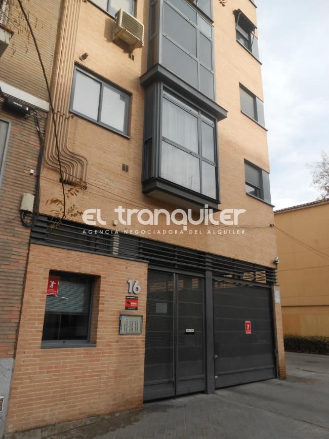 Exterior view of Flat to rent in  Madrid Capital  with Air Conditioner, Parquet flooring and Swimming Pool
