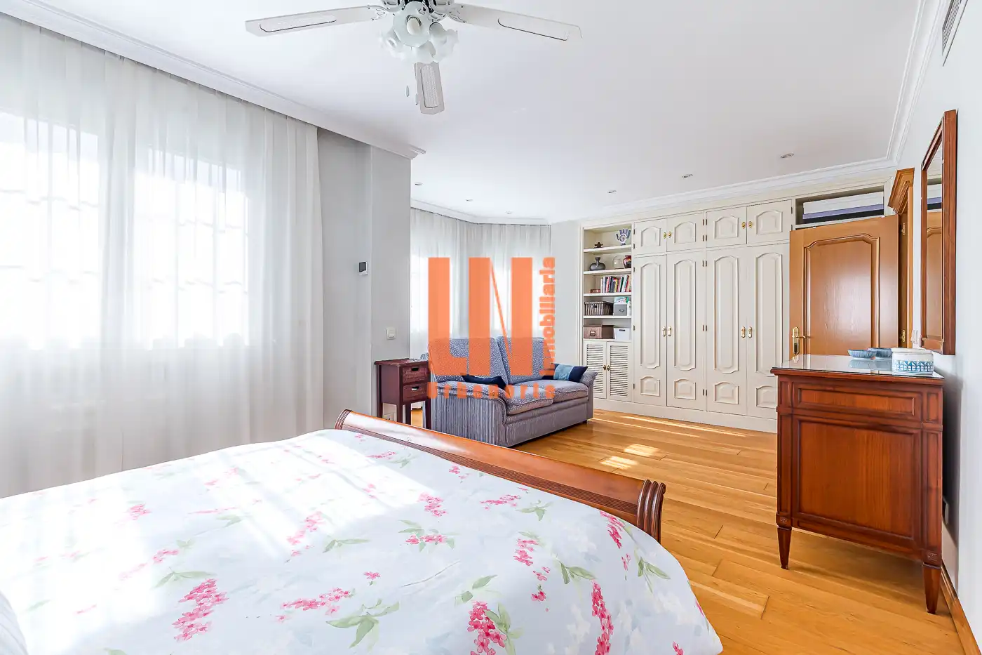 Habitación de Casa adosada en venta en Madrid con Aire acondicionado, Calefacción y Jardín privado
