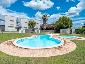 Piscina de Casa adosada en venda en Mont-roig del Camp amb Aire condicionat, Calefacció i Jardí privat