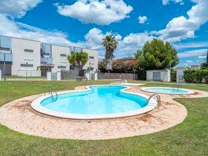 Piscina de Casa adosada en venda en Mont-roig del Camp amb Aire condicionat, Calefacció i Jardí privat