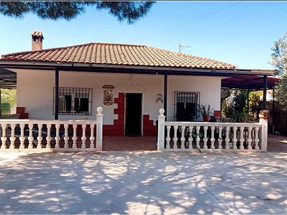 Vista exterior de Casa o xalet en venda en Utrera amb Aire condicionat i Piscina