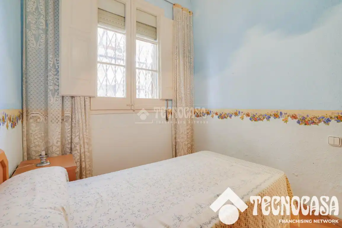 Dormitori de Casa o xalet en venda en Barcelona amb Jardí privat i Terrassa