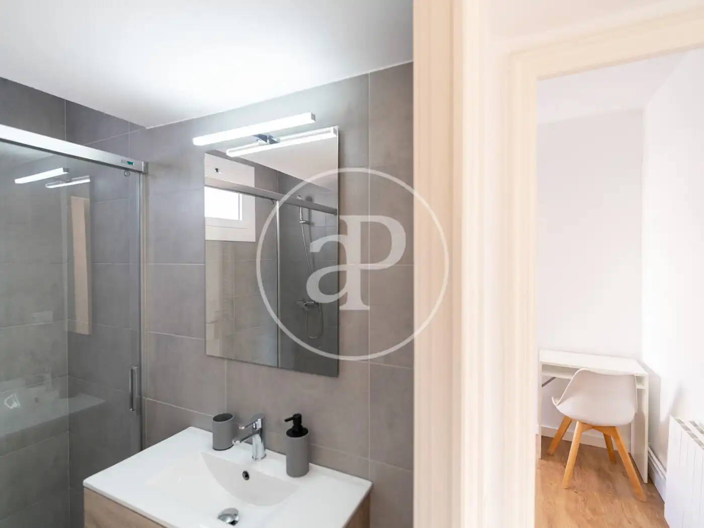 Badezimmer von Dachboden zum Verkauf in L'Hospitalet de Llobregat mit Klimaanlage, Heizung und Terrasse