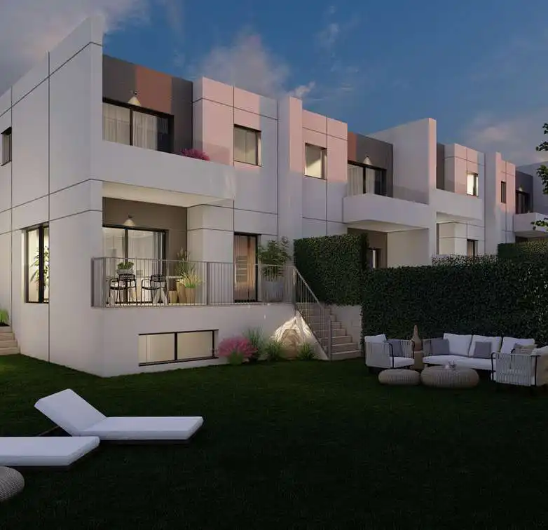 Terrassa de Casa o xalet en venda en Navalcarnero amb Aire condicionat, Calefacció i Jardí privat