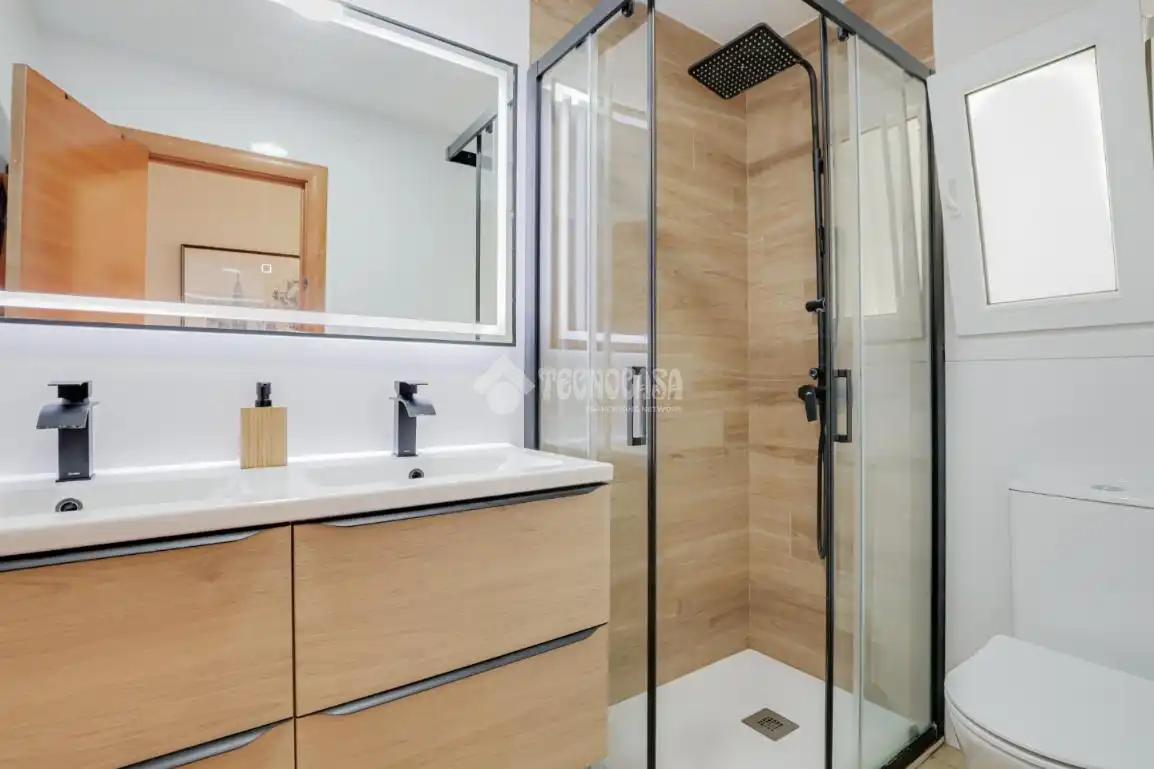 Baño de Piso en venta en Ripollet con Aire acondicionado