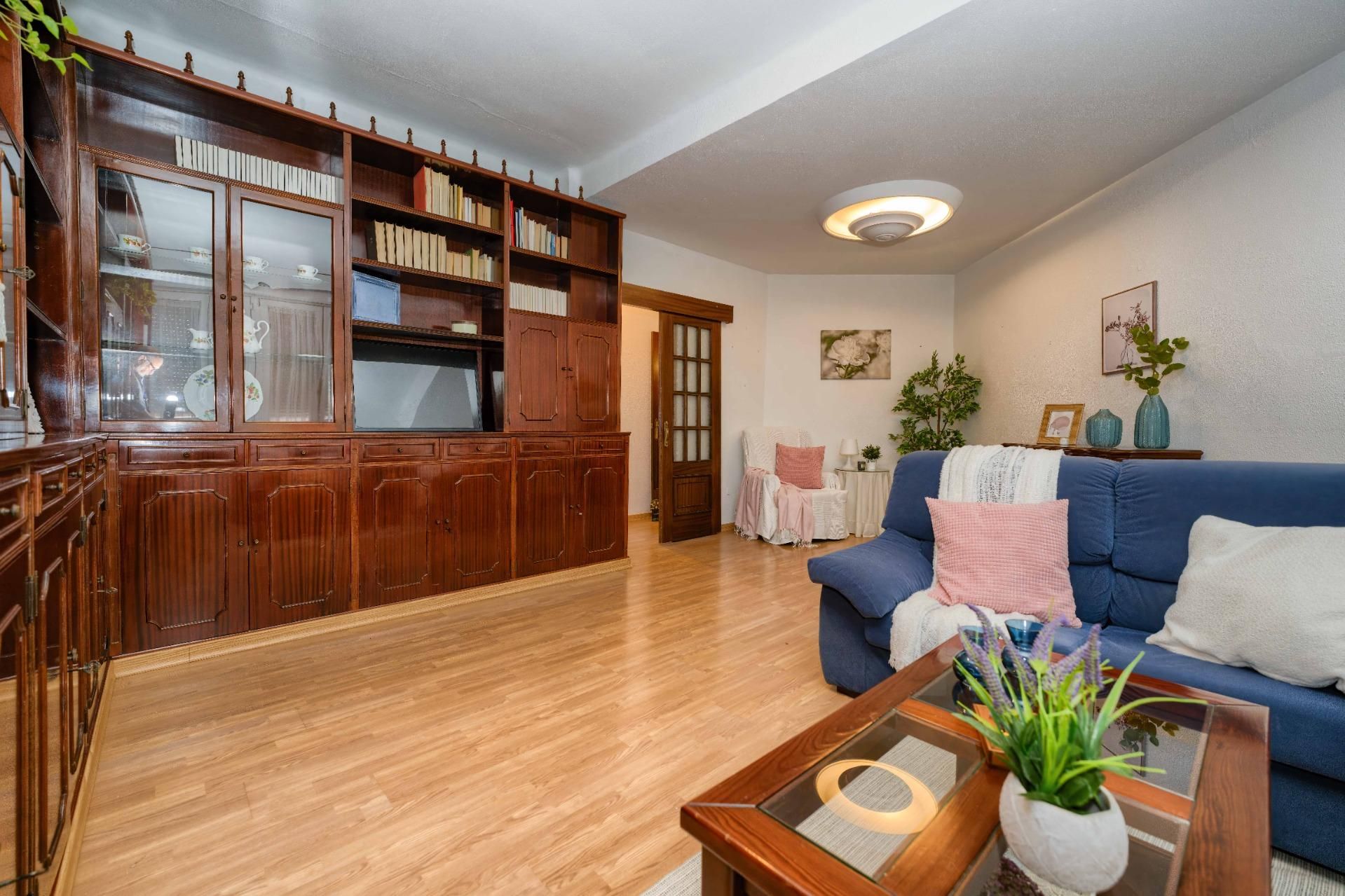 Living room of Flat for sale in  Sevilla Capital