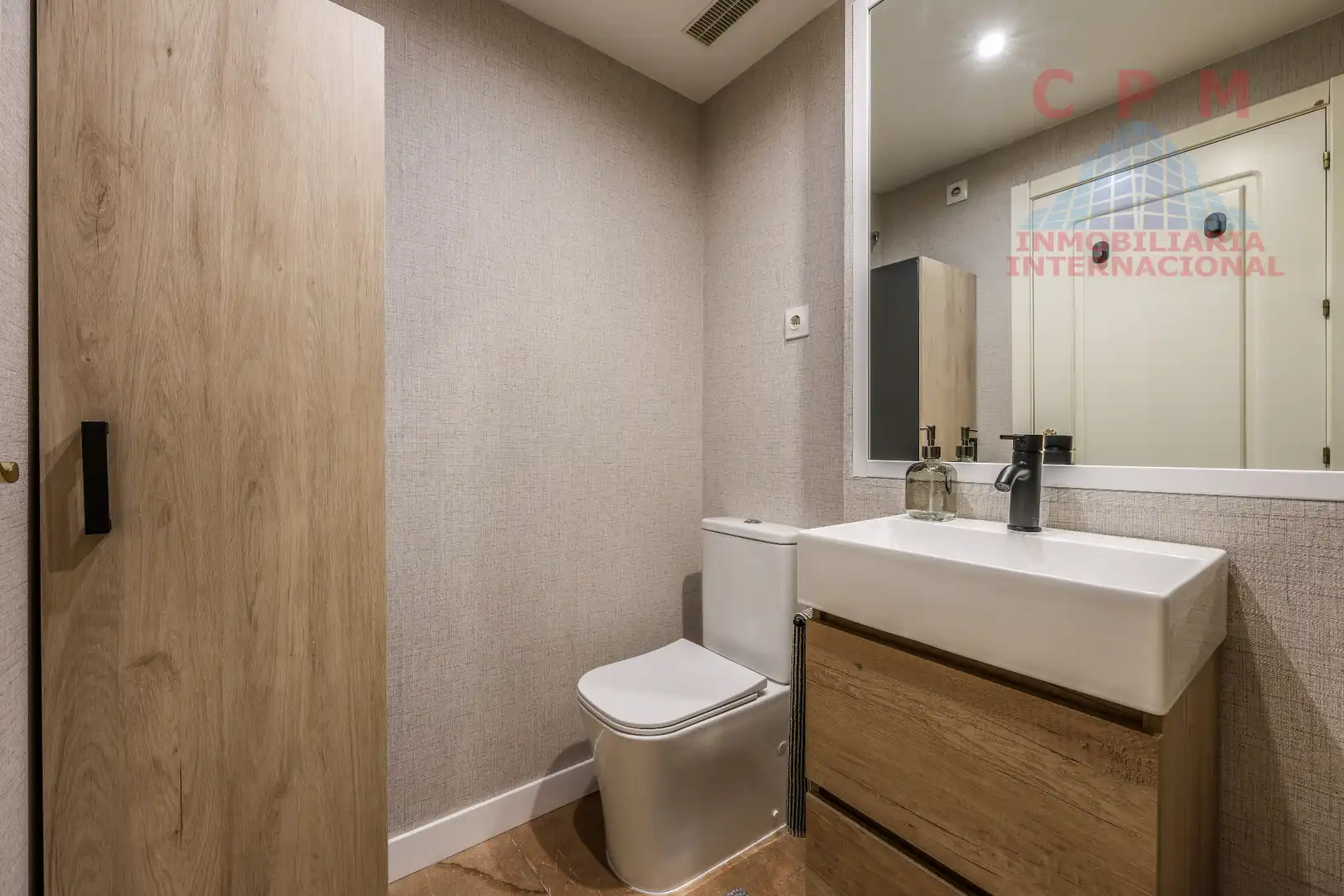 Bathroom of Flat for rent in Madrid  with Air Conditioner, Heating and Parquet flooring