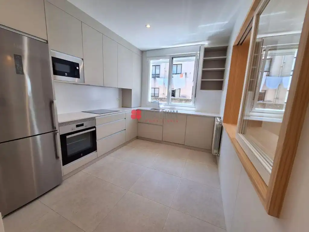 Cocina de Piso de alquiler en Santiago de Compostela  con Calefacción
