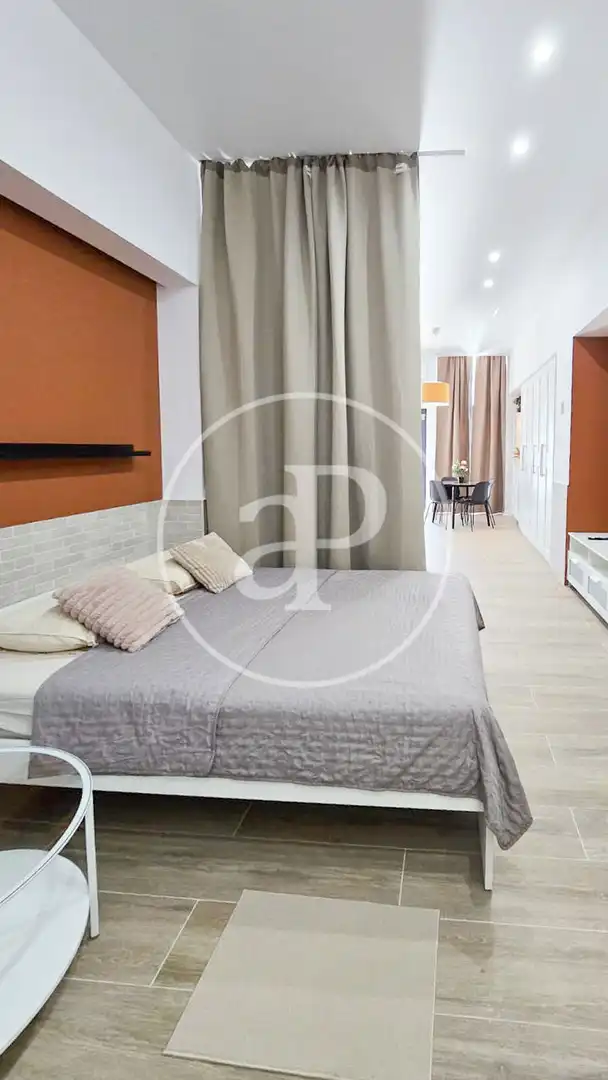 Bedroom of Flat for sale in Valencia  with Air Conditioner, Heating and Furnished