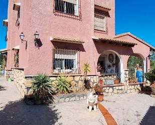 Vista exterior de Casa o xalet en venda en Navarrés amb Jardí privat, Terrassa i Piscina