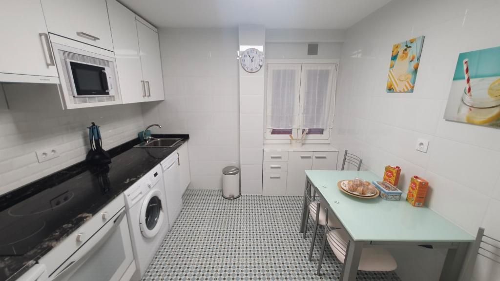 Cuina de Pis en venda en Gijón  amb Calefacció