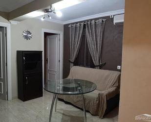 Sala d'estar de Pis en venda en Monturque amb Aire condicionat i Moblat