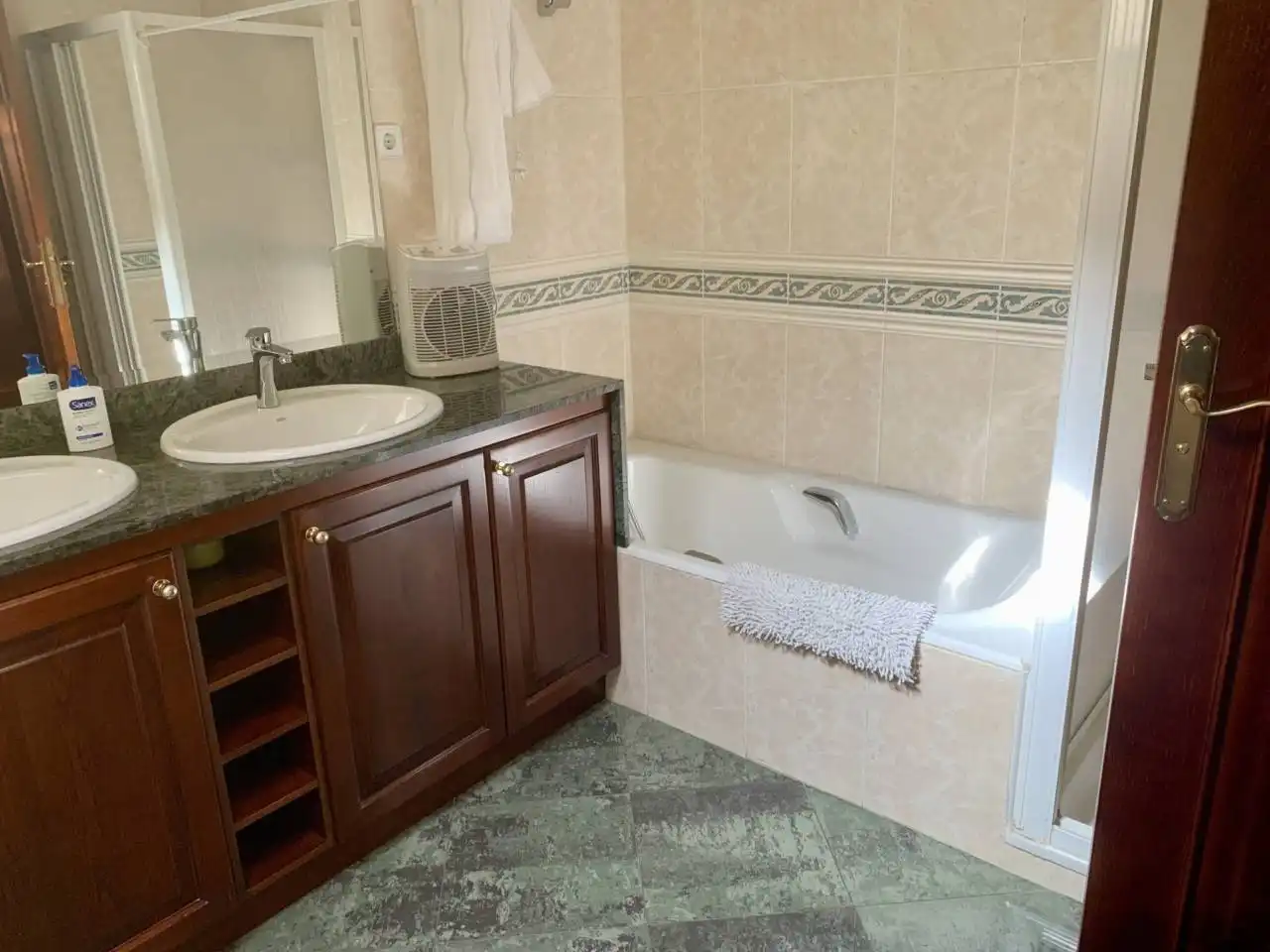 Bathroom of Attic for sale in Terrassa  with Air Conditioner, Heating and Parquet flooring