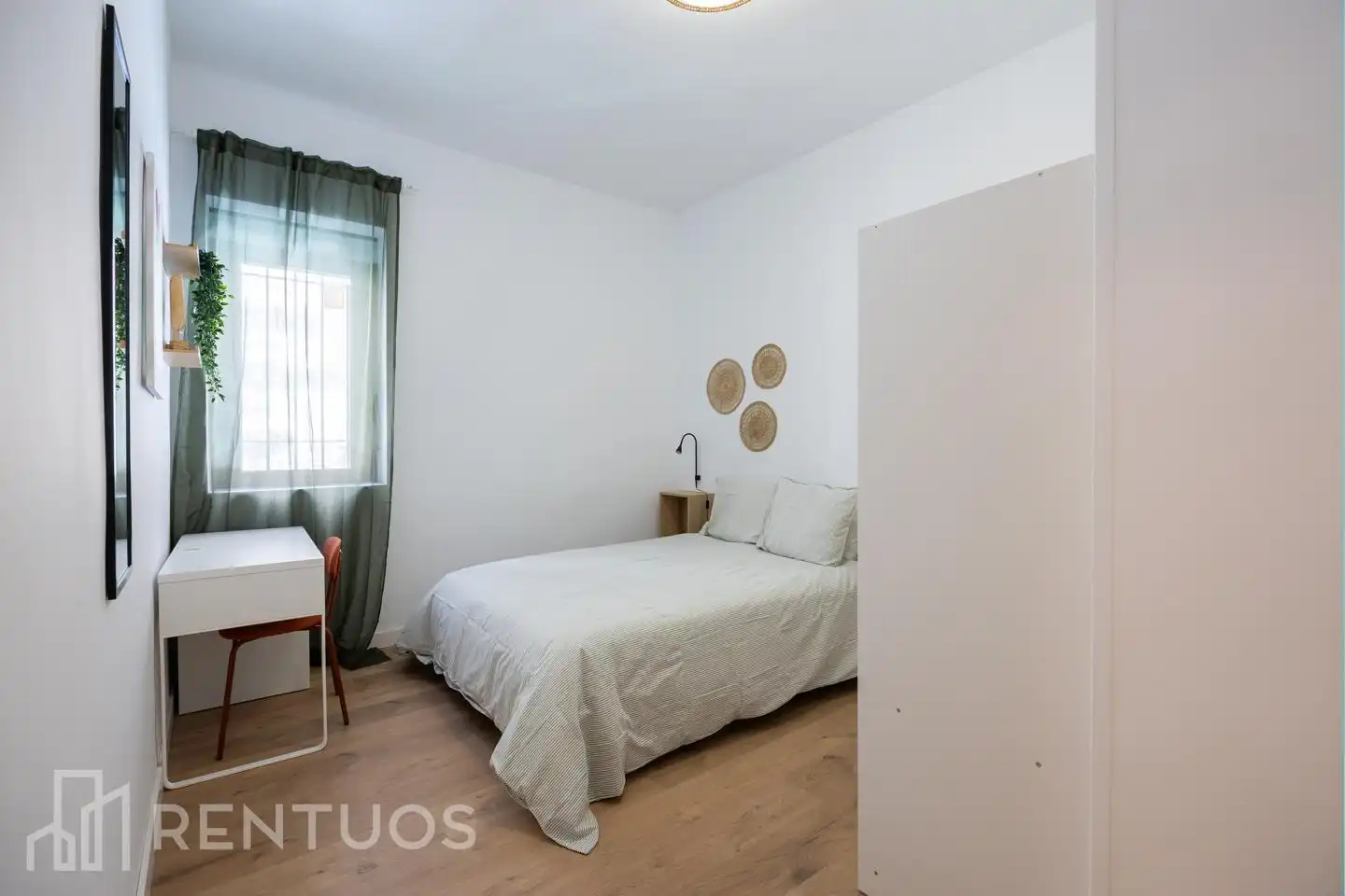 Schlafzimmer von Erdgeschoss zur Miete in Madrid mit Heizung, Parkett und Möbliert