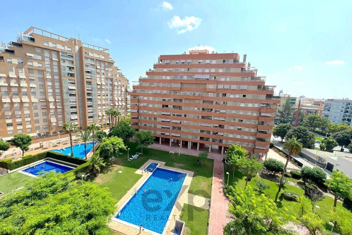 Piscina de Pis en venda en Mislata amb Aire condicionat, Calefacció i Jardí privat