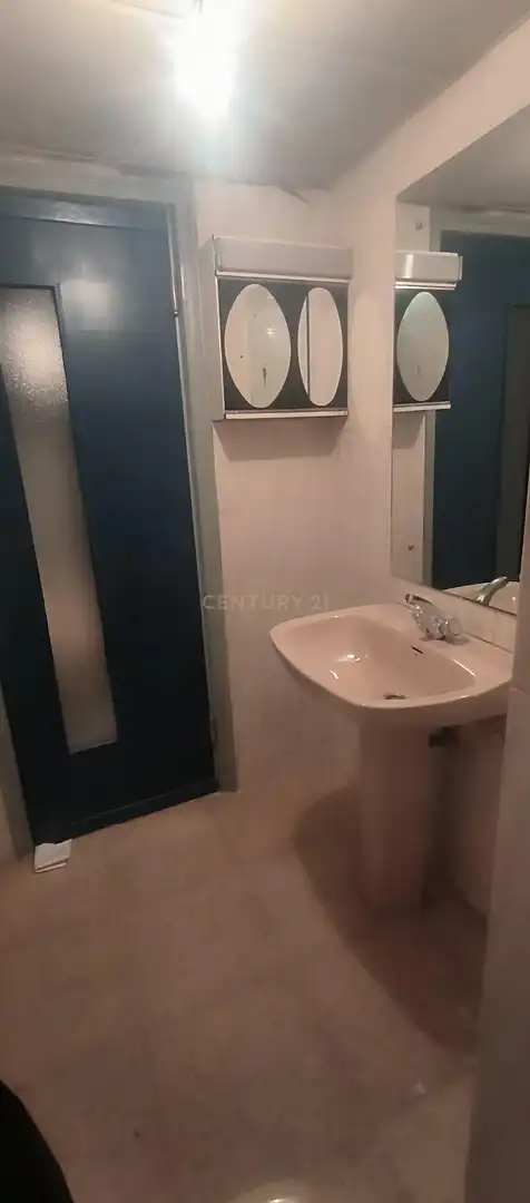 Badezimmer von Büro zum Verkauf in Cáceres