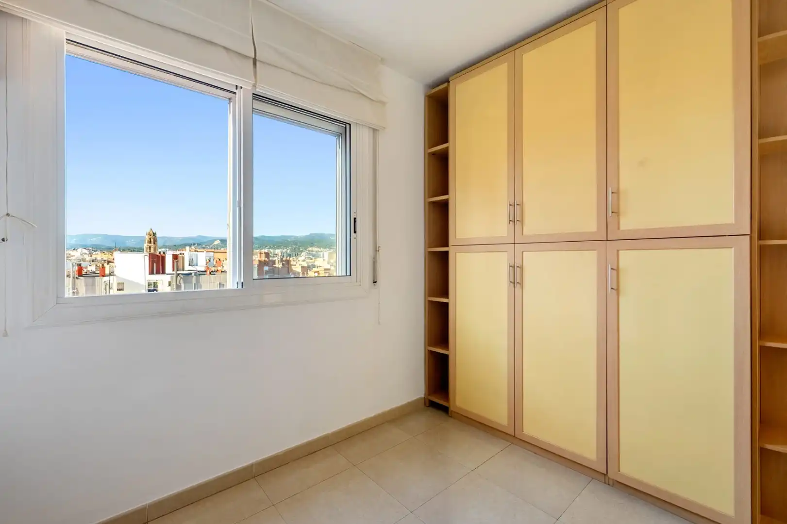 Schlafzimmer von Dachboden zum Verkauf in Reus mit Klimaanlage, Heizung und Terrasse