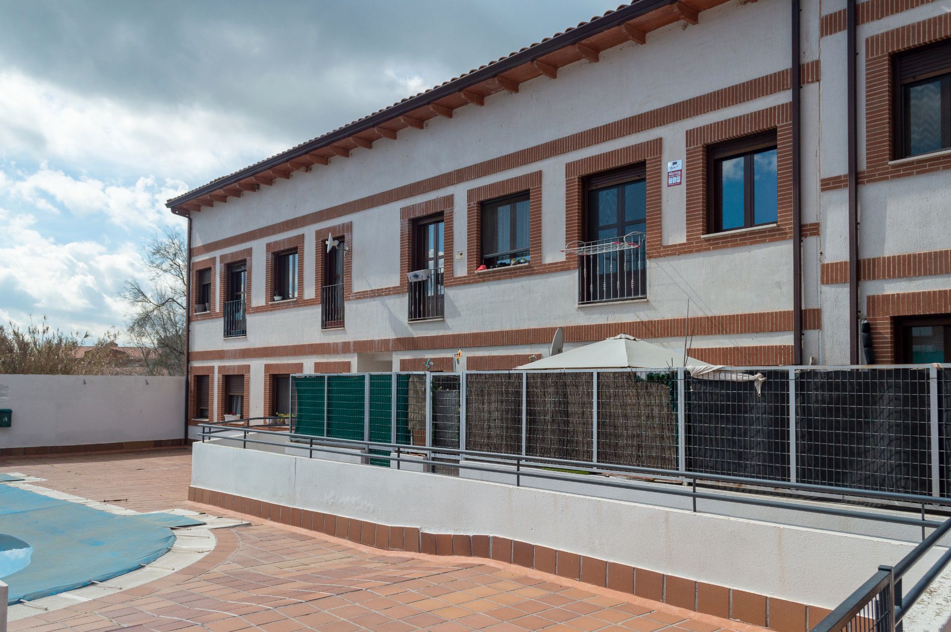 Vista exterior de Apartamento en venta en Fontanar con Parquet, Trastero y Piscina comunitaria
