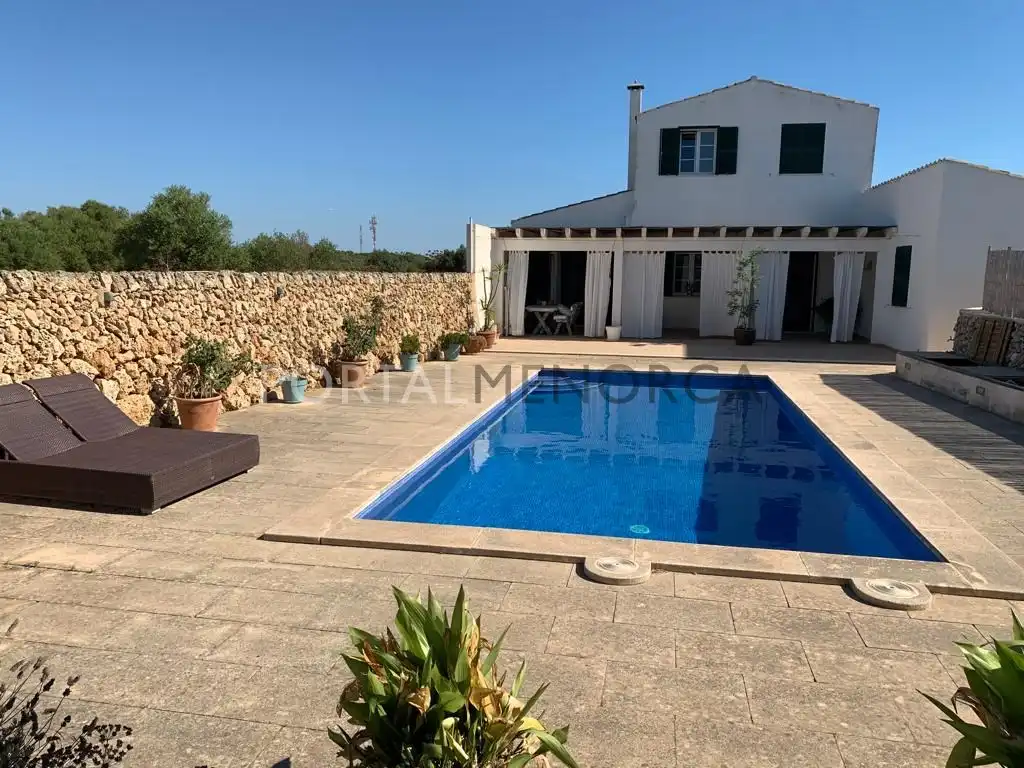 Vista exterior de Finca rústica en venda en Maó - Mahón amb Calefacció i Piscina