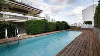 Swimming pool of Flat to rent in  Barcelona Capital  with Air Conditioner, Heating and Private garden